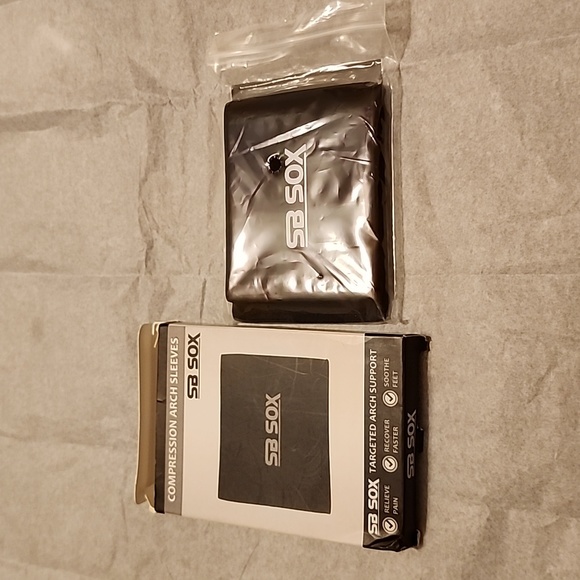 COMPRESSION ARCH SLEEVES - Picture 2 of 2